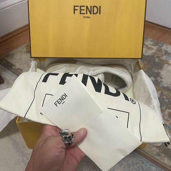 EUC Men’s Size 8 (Euro Sz 41) Fendi Match Low Top Suede Sneakers In White/Beige - Picture 15 of 17